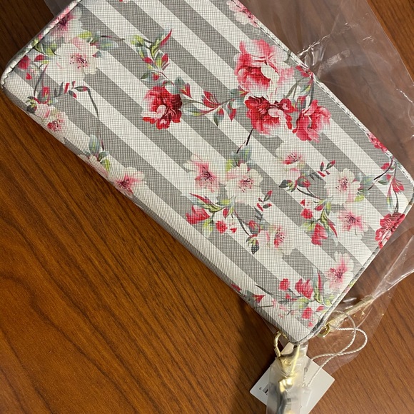 FLORAL WALLET (NWT) - Picture 2 of 3